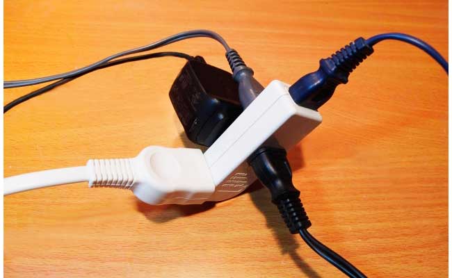 タコ足配線の電源タップ