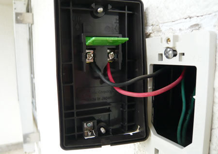 押ボタンに電線を接続