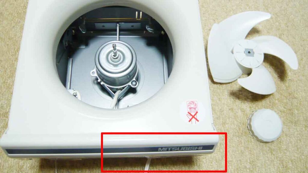 スピンナーと羽根を外したところ