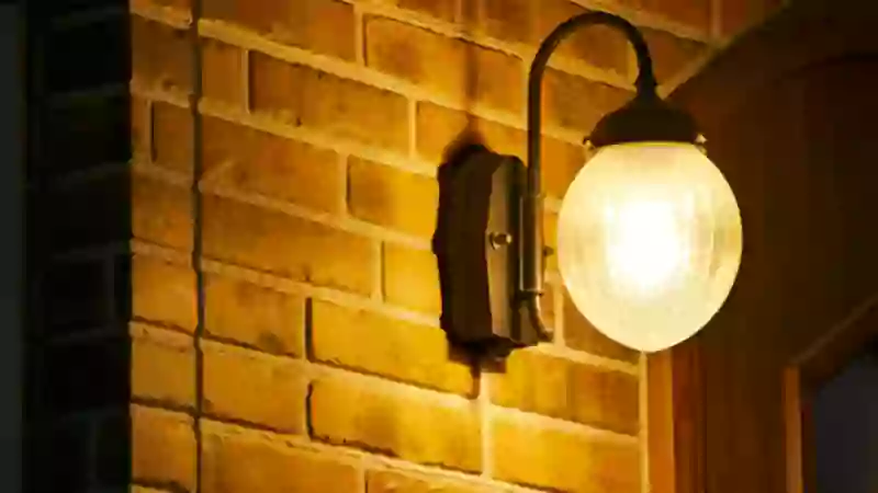 玄関照明を設定時刻に自動点灯