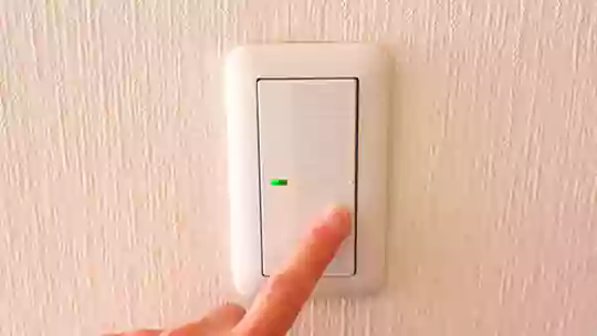 壁の照明用スイッチ